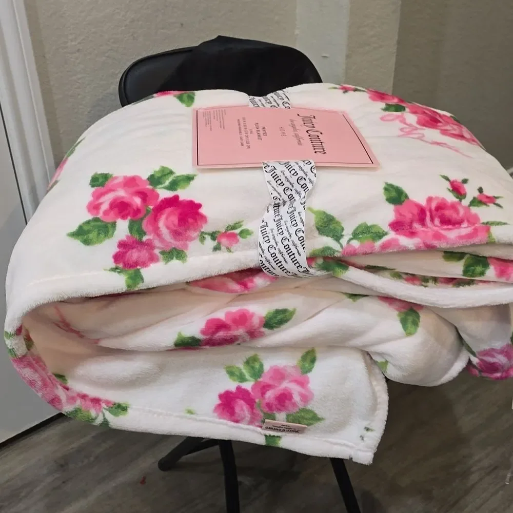 Juicy Couture‎ Home Plush King Size Floral Throw Blanket